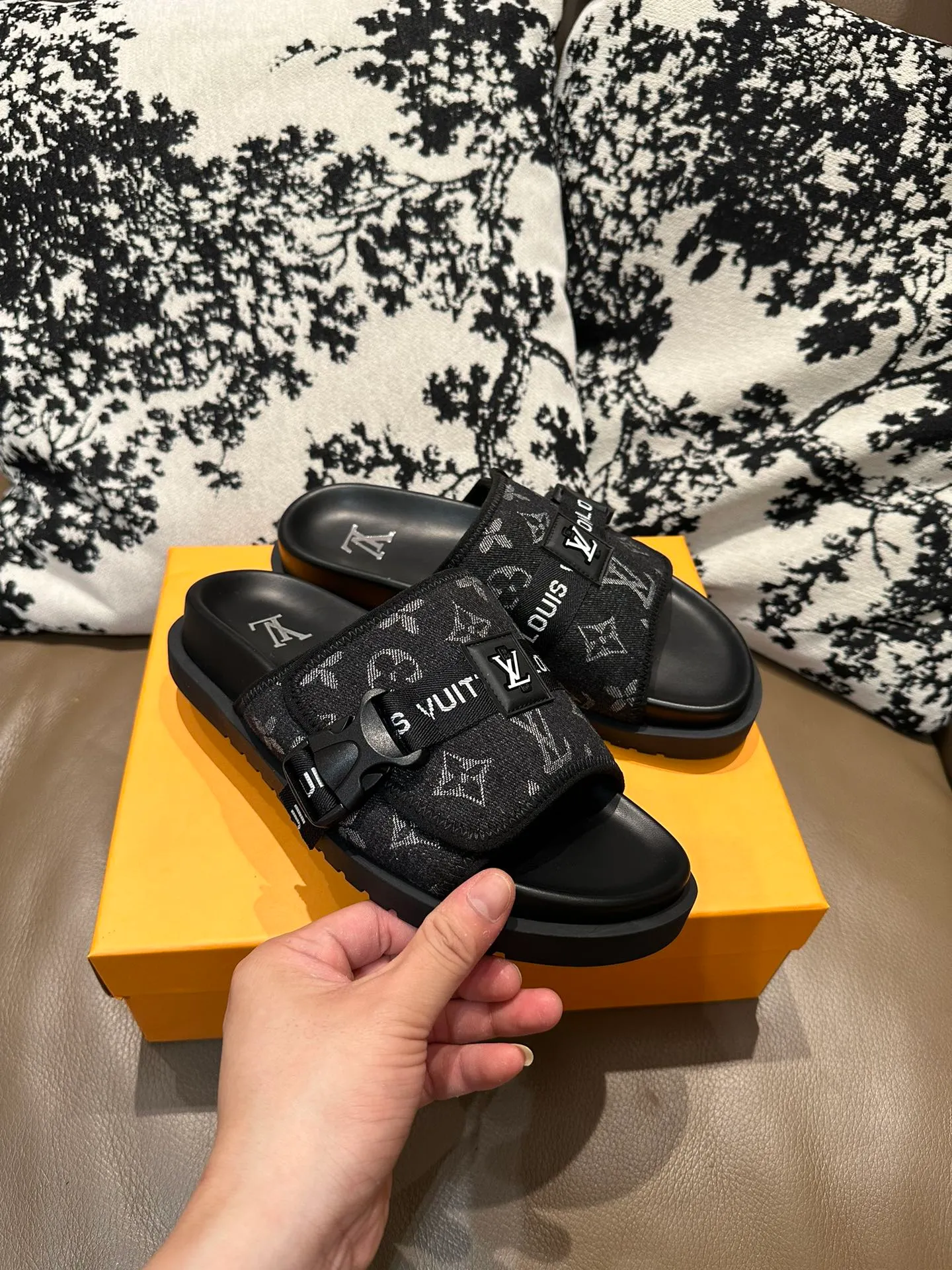 Men's shoes 💰360💰 LV buckle and Velcro, cowhide surface, sheepskin lining, size 36-46